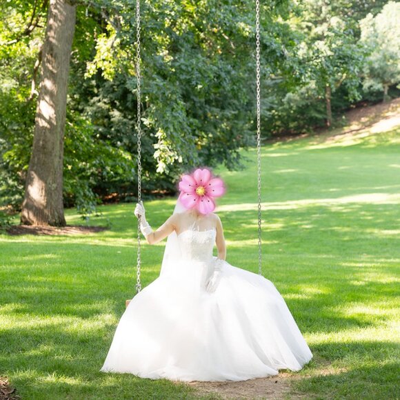 Dress: worn only for an hour - Picture 4 of 16